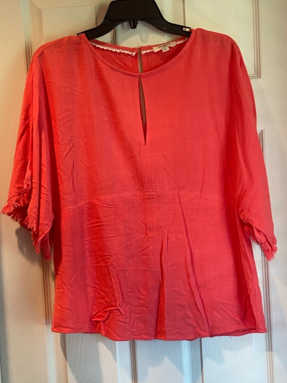 Umgee Coral Keyhole Fringe Sleeve Blouse